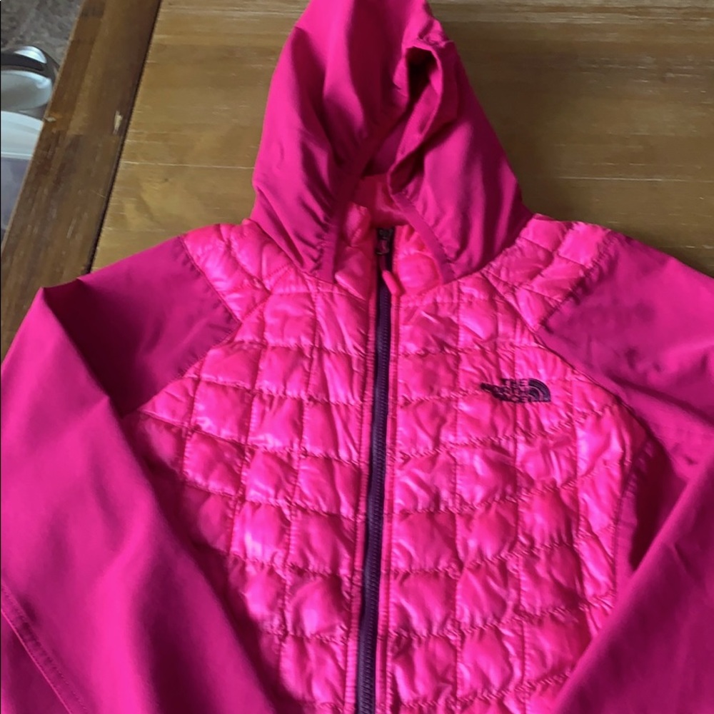 Women’s hot pink north face jacket